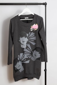 JEDNO długa bluza "Resist"